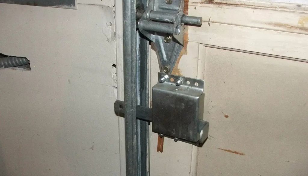 Lock Bar Installation
